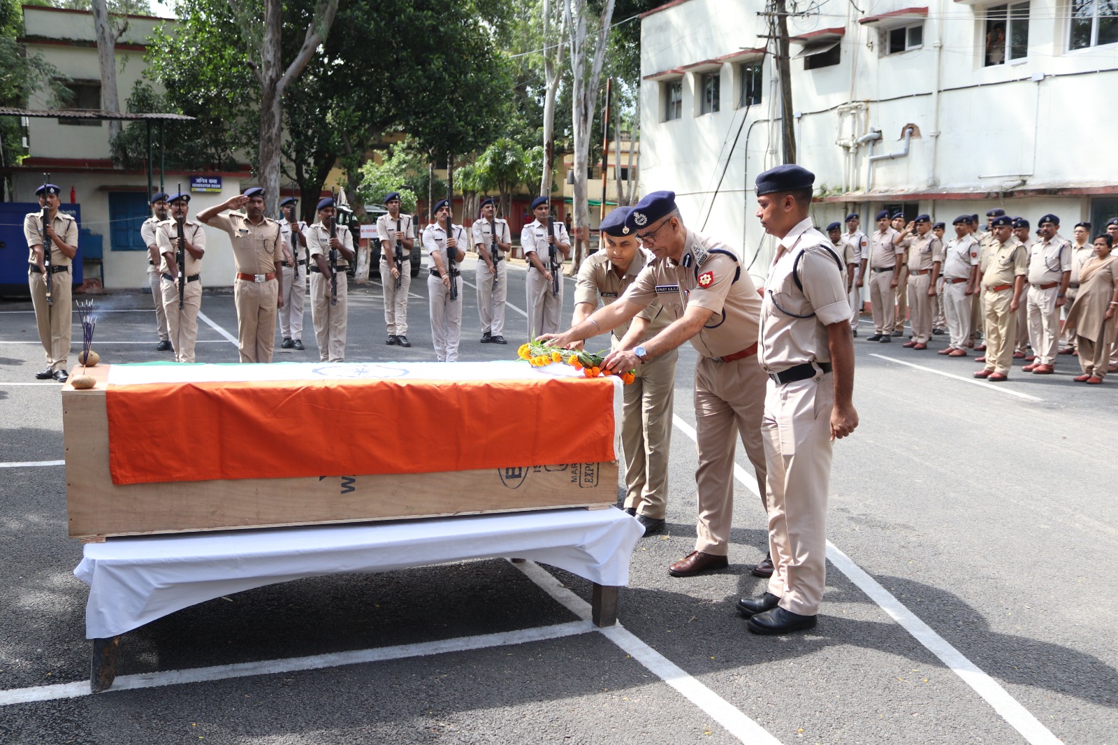 बरोरा क्षेत्र में कर्तव्य पर तैनाती के दौरान दुर्घटना के कारण बल सदस्य की मृत्यु