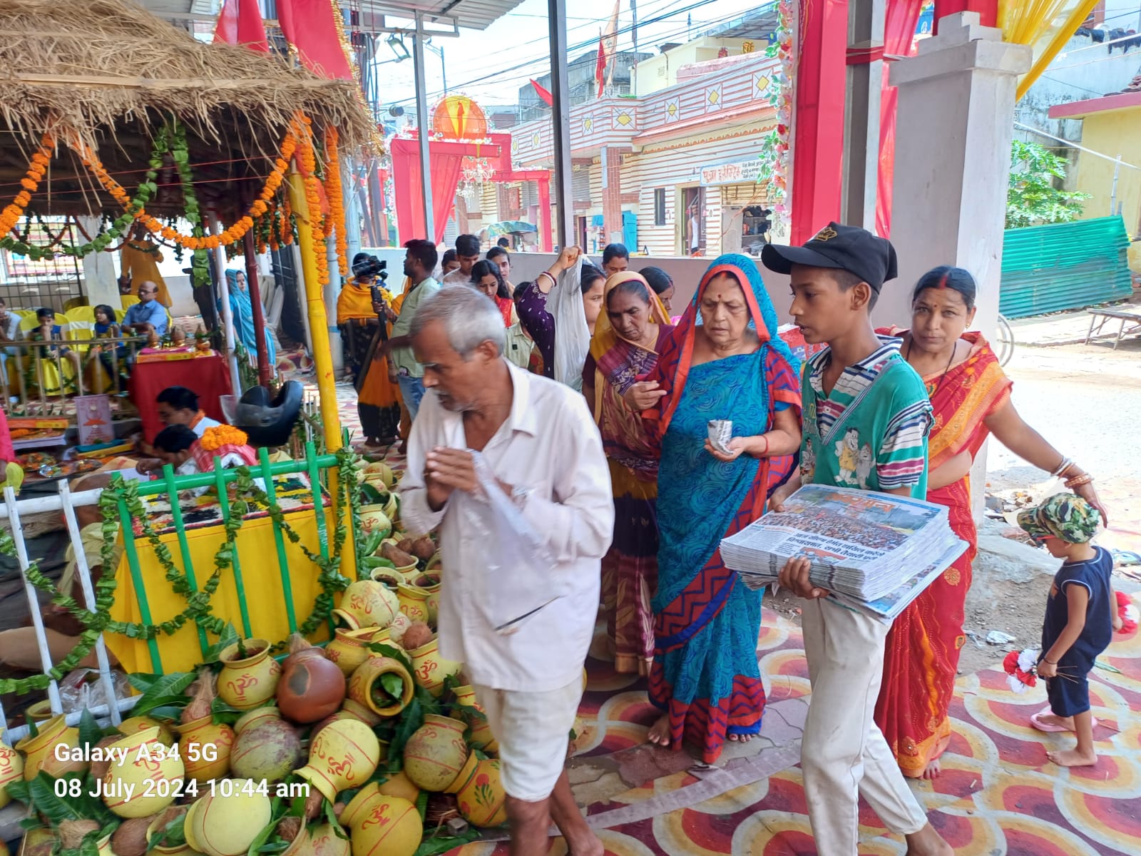 जागृत मंदिर में उमड़ी श्रद्धालुओं की भीड़ , जयकारों से गूंजायमान हुआ माहौल