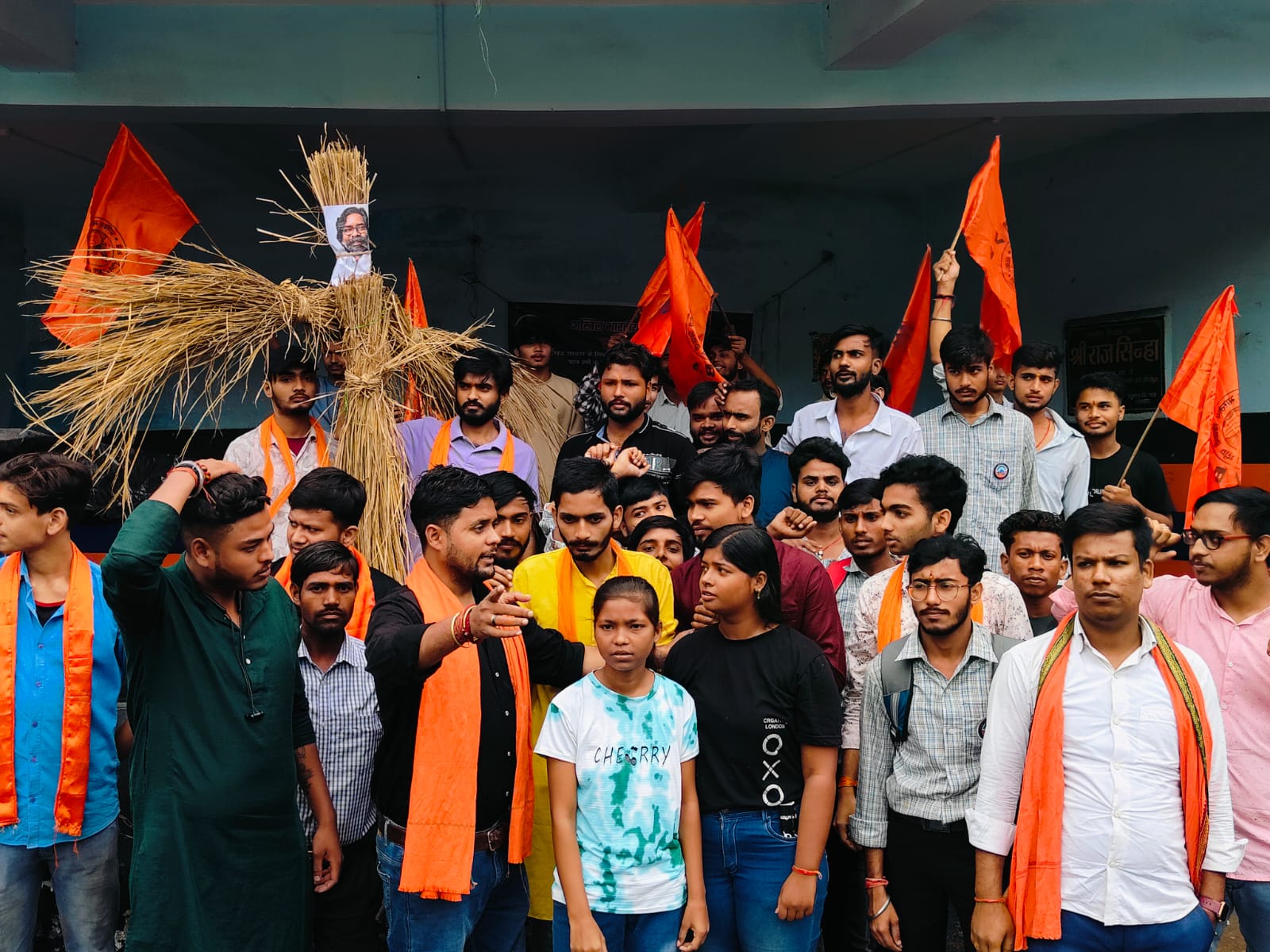 अभाविप का छात्र गर्जना कार्यक्रम,रणधीर वर्मा चौक पर झारखंड सरकार का पुतला किया दहन