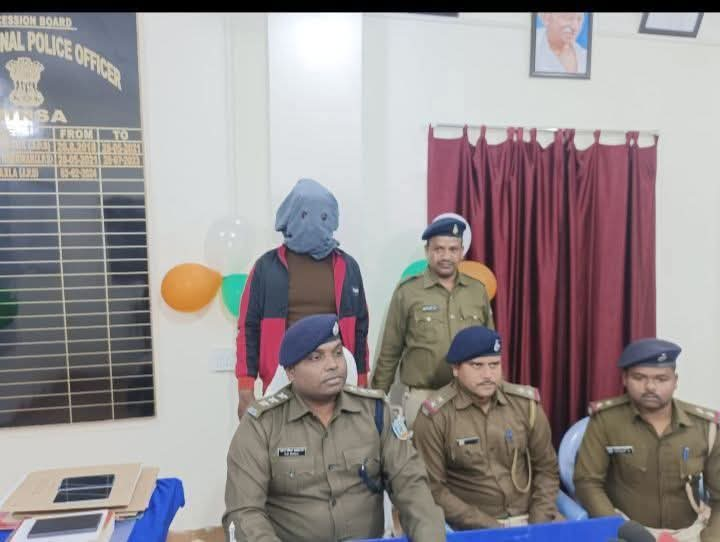 रेलवे में नौकरी देने के नाम पर लाखों की ठगी करने वाले को निरसा पुलिस ने किया गिरफ्तार।#chirkunda